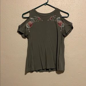 open shoulder t-shit